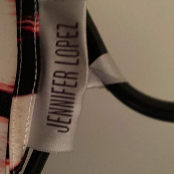 Jennifer lopez peek a boo top - Picture 3 of 3